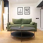 Cosy Home - Moulin Rouge